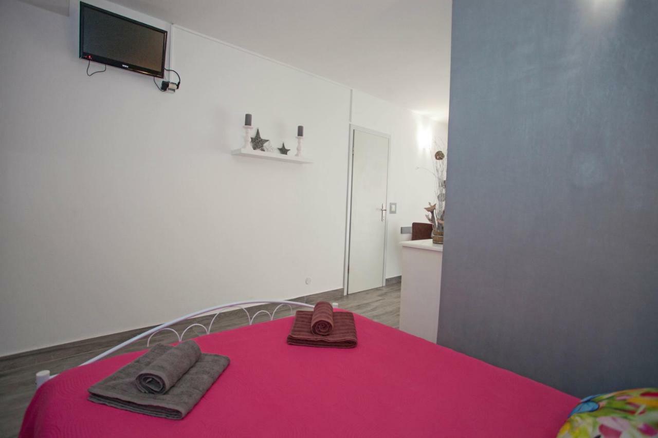 Apartments Tin โรวีน ภายนอก รูปภาพ